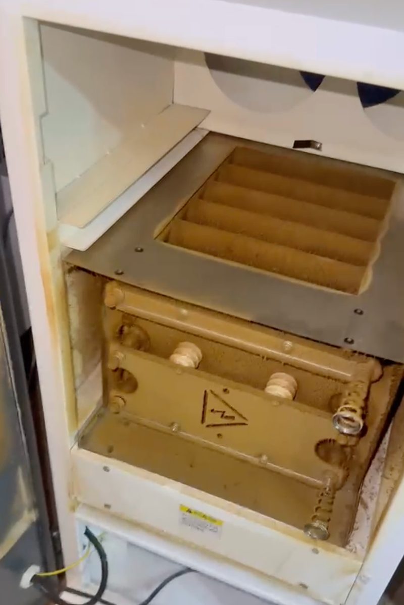 Drying the ESP collection cell completely before reinstalling into the extractor