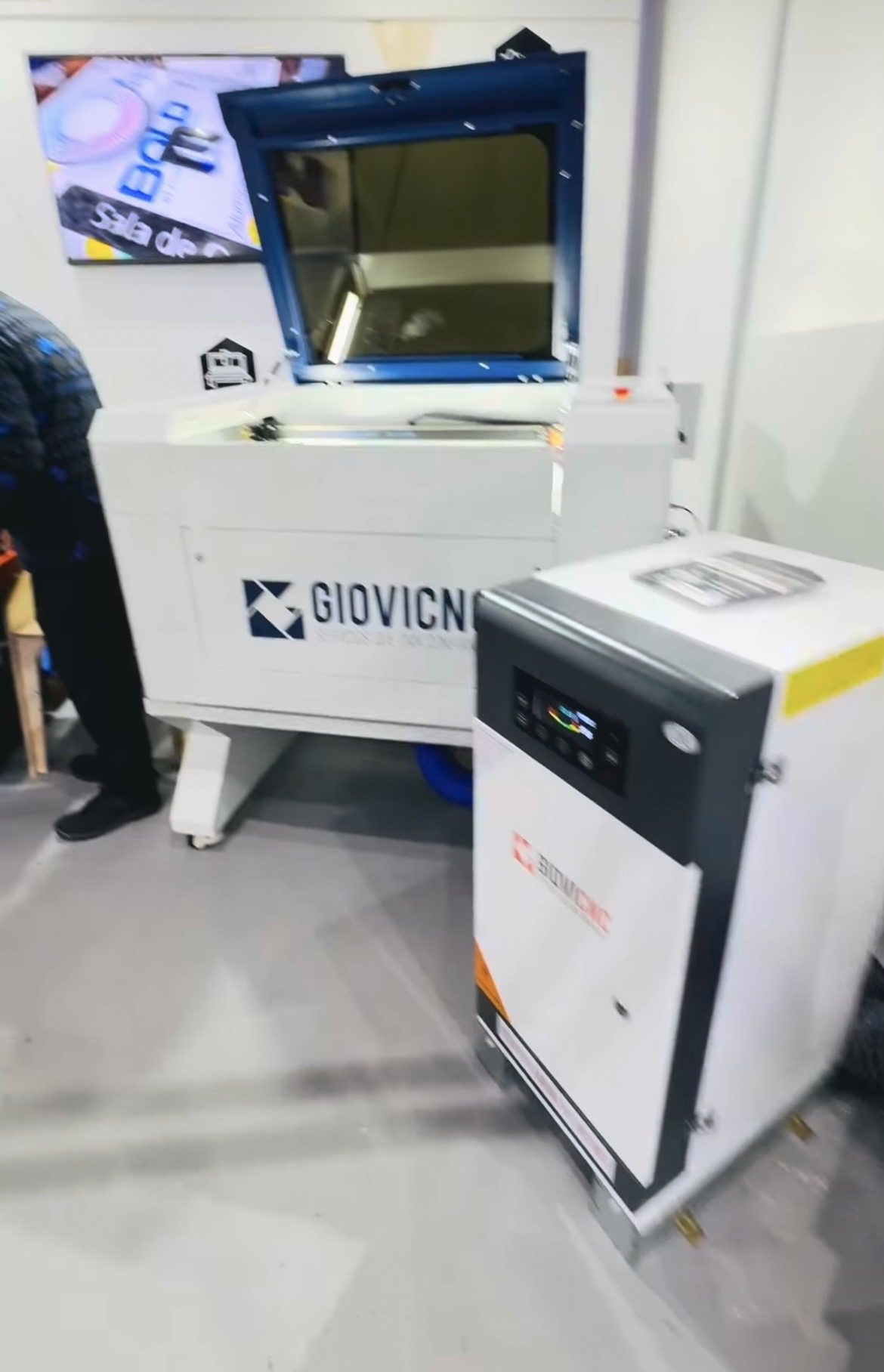 Visitors viewing the Reborix fume extractor at Print Stgo 2026